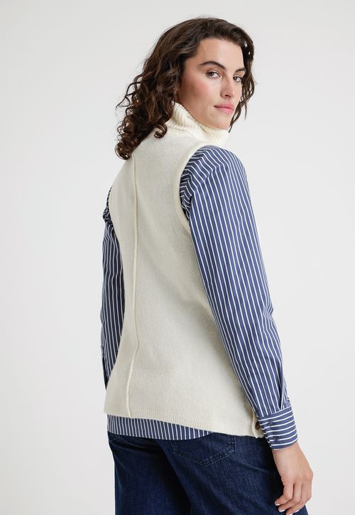 Tejido De Mujer Modelo Campanilla Color Crudo